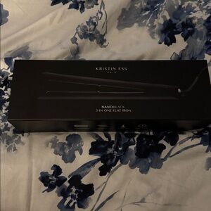 Kristin Ess Hair NanoBlack Flat Iron 1.25” ceramic plates, auto shut off NIB
